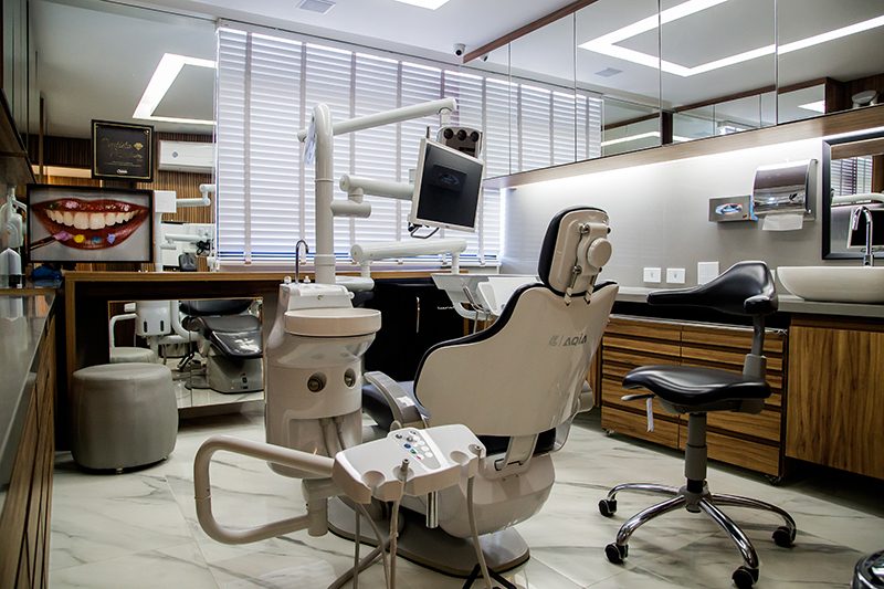 consultório odontológico em aracaju, sala de atendimento, cadeira odontológica